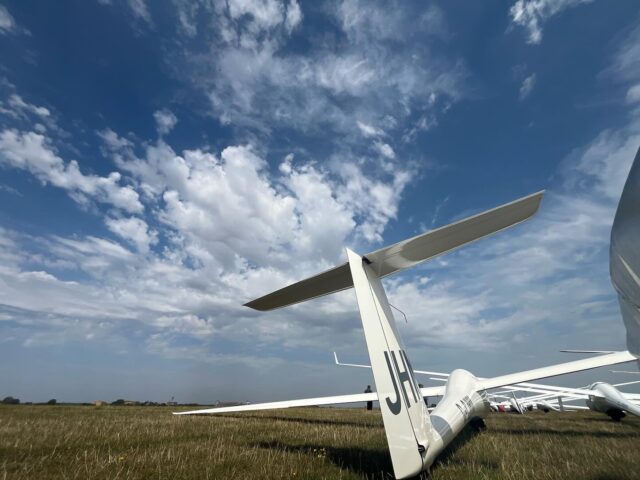 A very warm day today for day 4 of the Cloud Rally. All gliders and their pilots home safe and sound after many a field landing 🌾